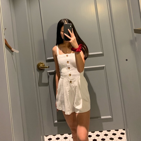 hollister white eyelet lace romper - Picture 2 of 2